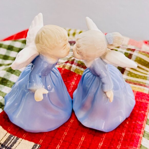 Vintage Lefton Blue White Porcelain Love Kissing Boy Girl Angel Figurines Japan - Picture 1 of 6